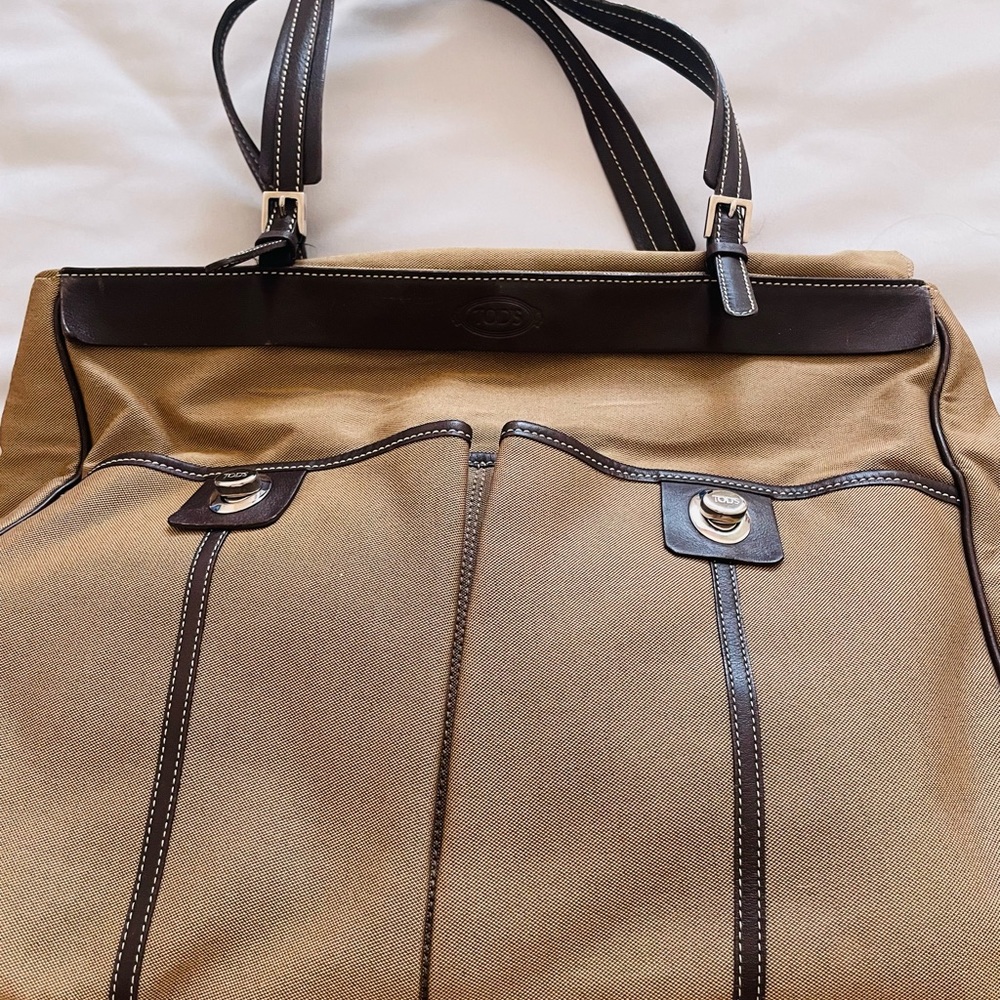 Tod’s brown shoulder bag